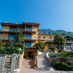 https://hotel-cristallo-trento.hotelinveneto.com